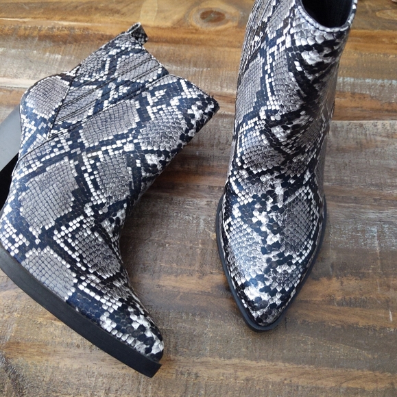 🆕🌿SNAKEPRINT BOOTIES🌿 - Picture 3 of 12